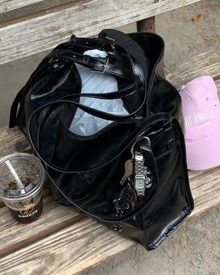 Two-line leather shoulder bag