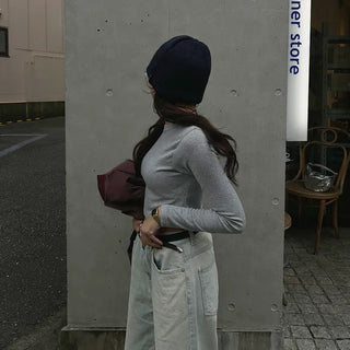 Basic long-sleeve cropped T-shirt