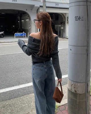 Button-point wide-neck off-shoulder knit