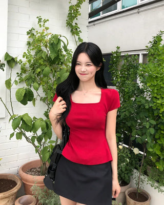 Square neck short-sleeved knit