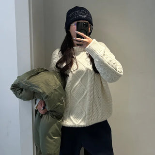Cable oversized round knit