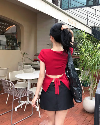 Square neck short-sleeved knit