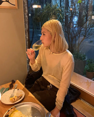 Wool sheer slit long-sleeved T-shirt