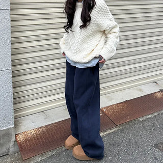 Cable oversized round knit