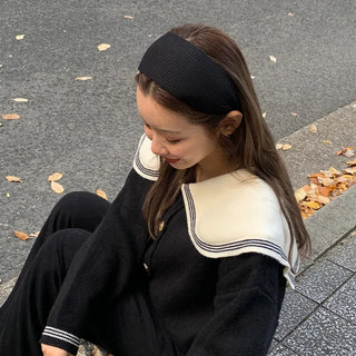 Knitted ribbed headband