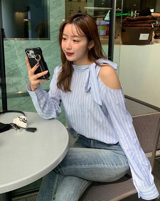 Cut-shoulder tie-neck double stripe blouse