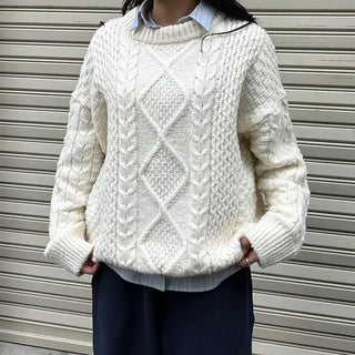 Cable oversized round knit