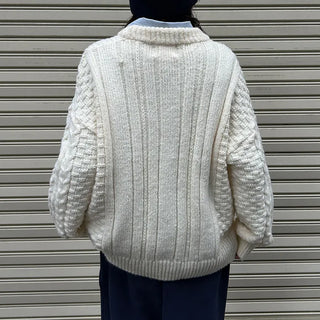 Cable oversized round knit
