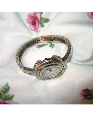 Vintage design round analog handwatch