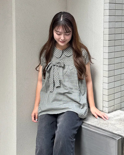 Ribbon bust detail round collar short-sleeved blouse