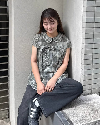 Ribbon bust detail round collar short-sleeved blouse