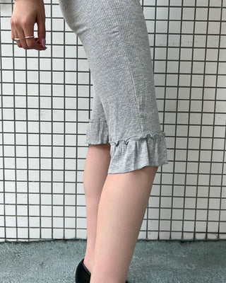 Waist frill capri pants