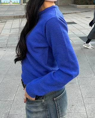 Round neck semi-cropped fine-gauge knit