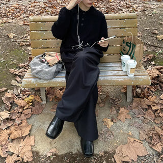 Wide-leg slacks with side pleats
