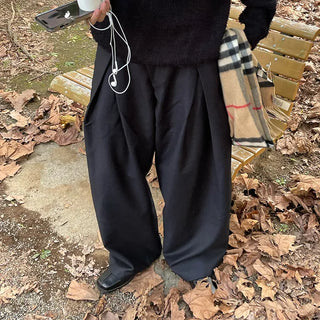 Wide-leg slacks with side pleats