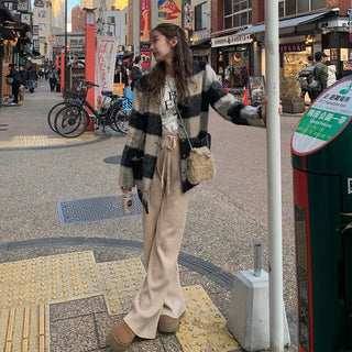 Wide-leg knit pants with elastic waistband