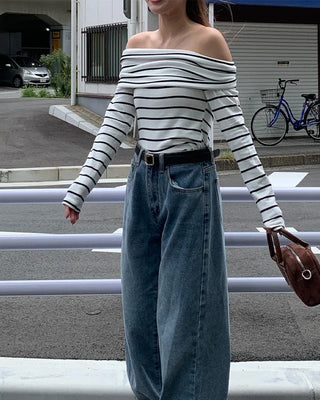 Border Slim Feed Off-Shoulder