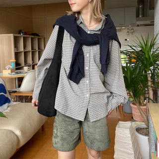 Checked collar shirt