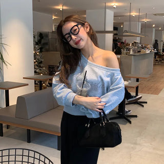 Cubic lettering off-shoulder sweatshirt