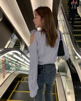 Cut-shoulder tie-neck double stripe blouse