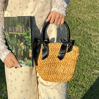 Two-ribbon basket bag