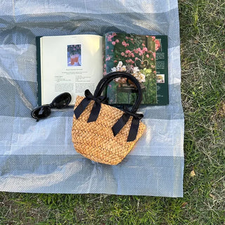 Two-ribbon basket bag