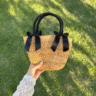 Two-ribbon basket bag