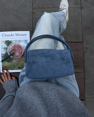 Round shoulder bag