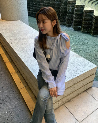 Cut-shoulder tie-neck double stripe blouse