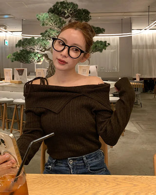 Ribbon strap off-shoulder knit