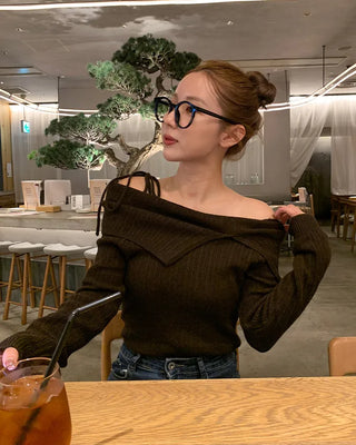 Ribbon strap off-shoulder knit