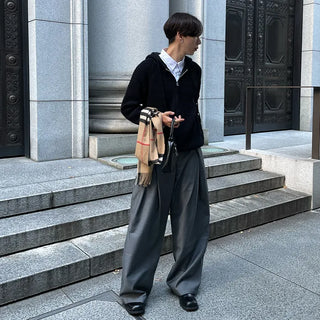 Wide-leg slacks with side pleats