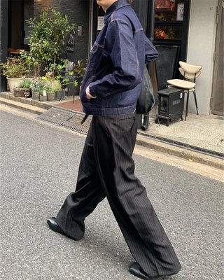 Striped keyring pleated banding slacks