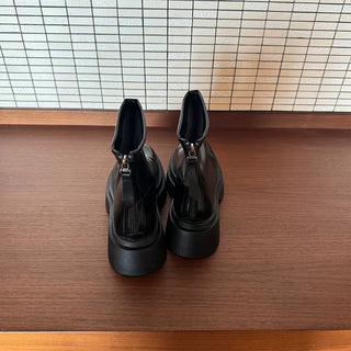 Slit-line platform boots