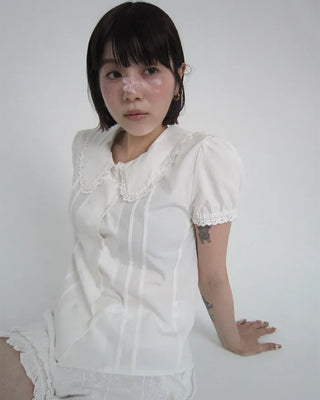 [6th Re-release] (ORIGINAL) Heart Button Lace Puff Blouse