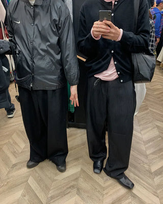 Striped keyring pleated banding slacks