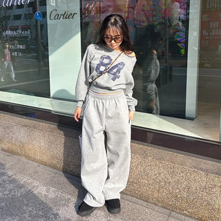 Jogger pants with elastic waistband and side pockets