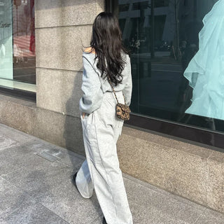 Jogger pants with elastic waistband and side pockets