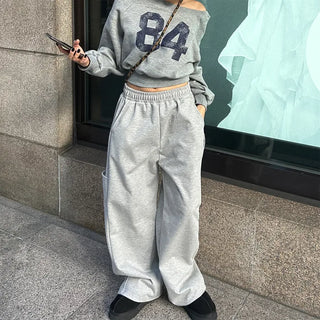 Jogger pants with elastic waistband and side pockets