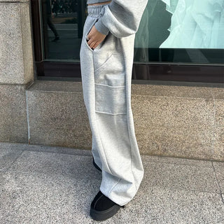 Jogger pants with elastic waistband and side pockets