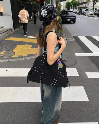 Double rivet line shoulder bag