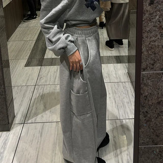 Jogger pants with elastic waistband and side pockets