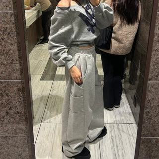 Jogger pants with elastic waistband and side pockets