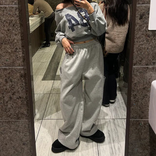 Jogger pants with elastic waistband and side pockets