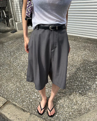 Round silver buckle belt
