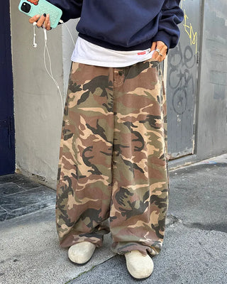 Hip pocket ring wide camouflage pants