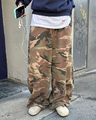 Hip pocket ring wide camouflage pants