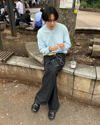 V-neck long-sleeve knit