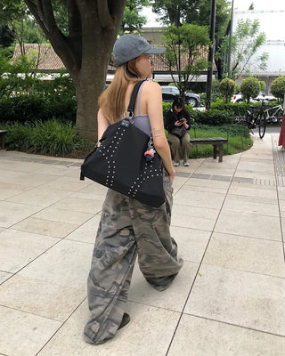 Double rivet line shoulder bag