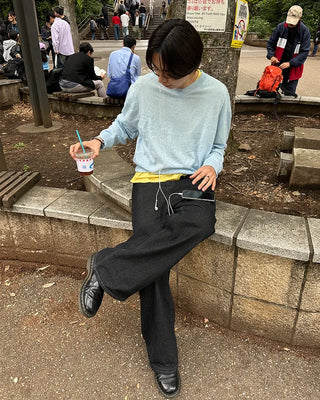 V-neck long-sleeve knit